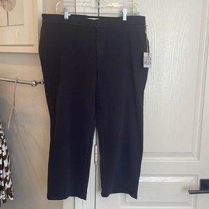 NWT navy blue Capri pant